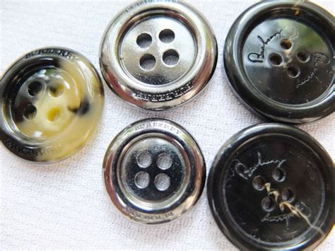 botones burberry originales|Burberry coat buttons.